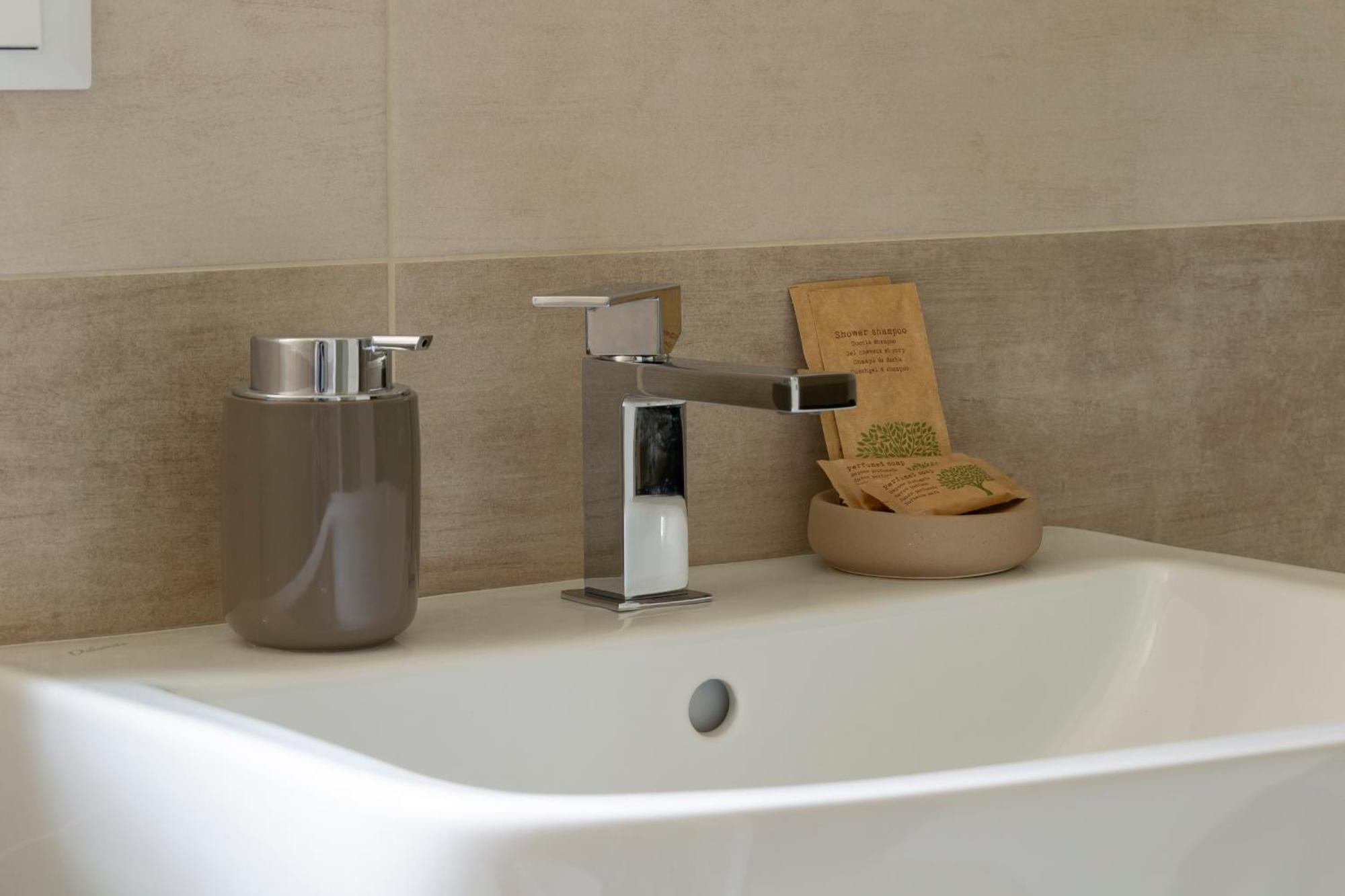 Apartment Amos - 5 Minutes From Piazza Maggiore Bologna Exterior photo