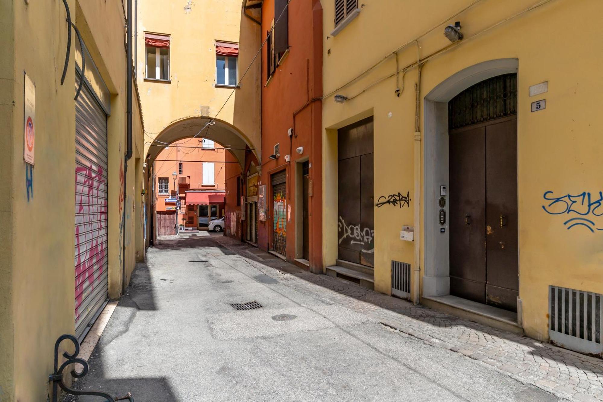 Apartment Amos - 5 Minutes From Piazza Maggiore Bologna Exterior photo